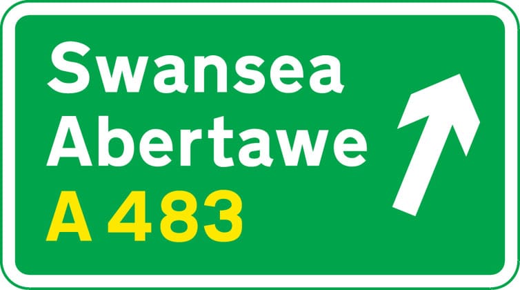 On approach to a junction in Wales (bilingual) - Image 1