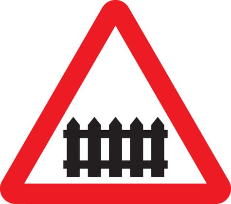 Level crossing with barrier or gate ahead - Image 1